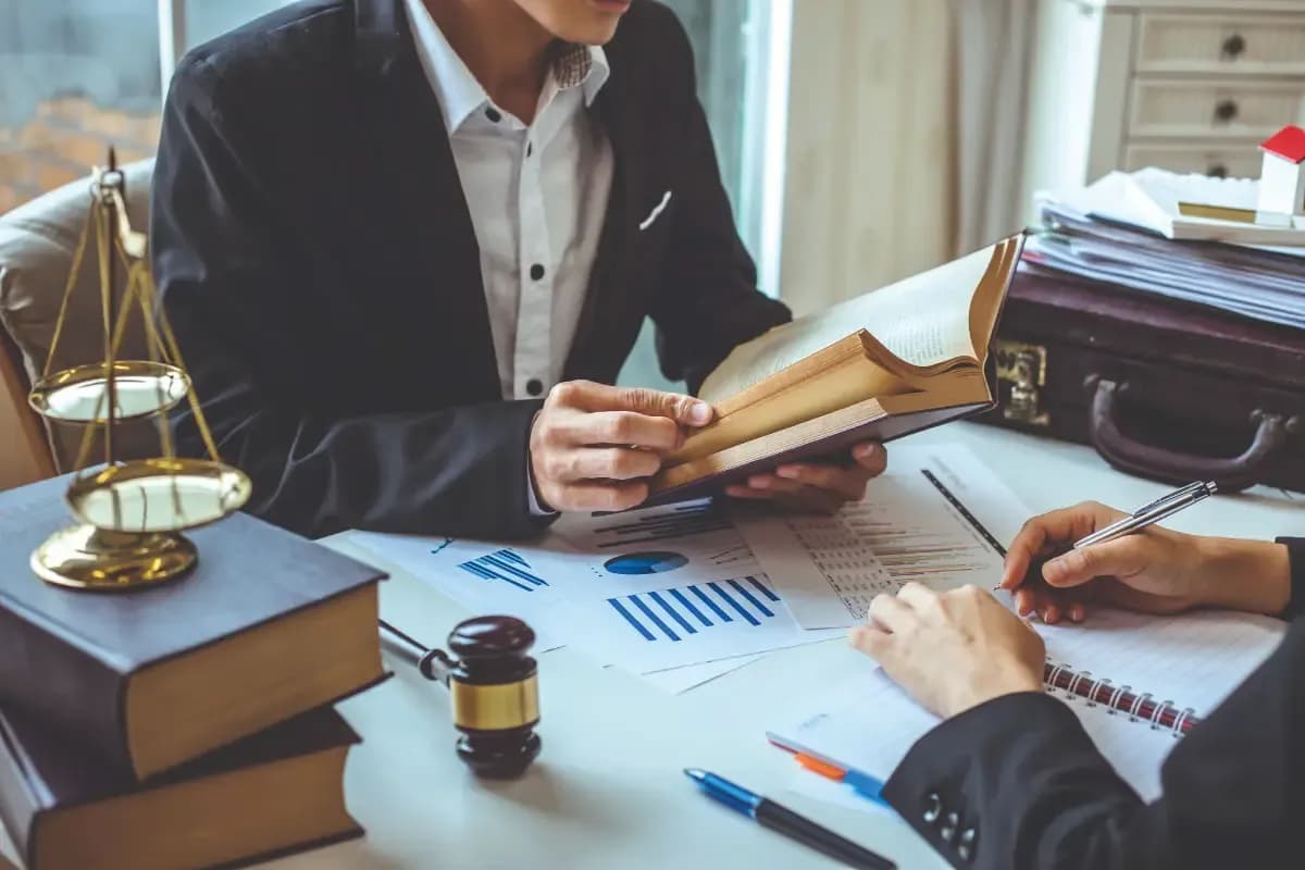 UK Law Degree for Pakistani Students