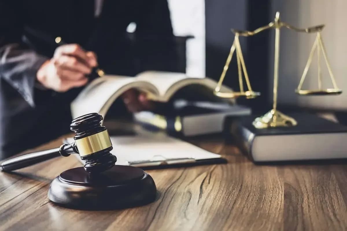 How a UK Law Degree Can Help You Out in the Real World