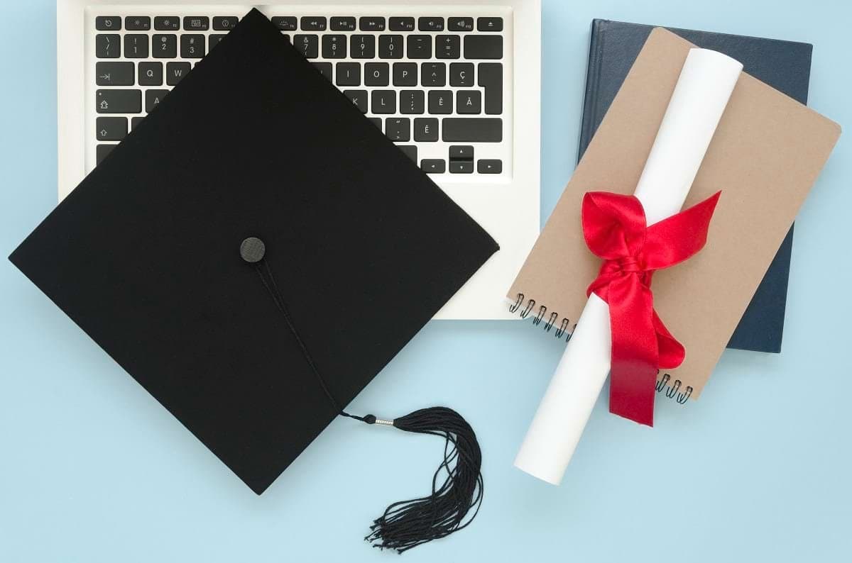 100 Scholarships Available at the University of Leicester