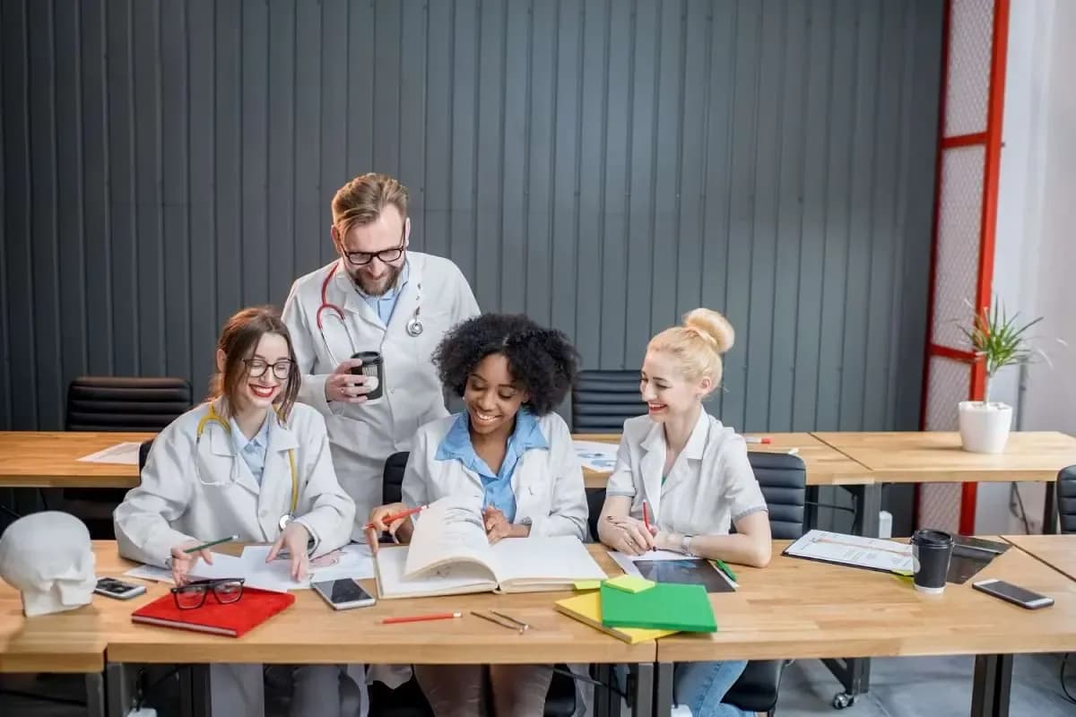 Top 6 Postgraduate Health Courses in UK for International Students