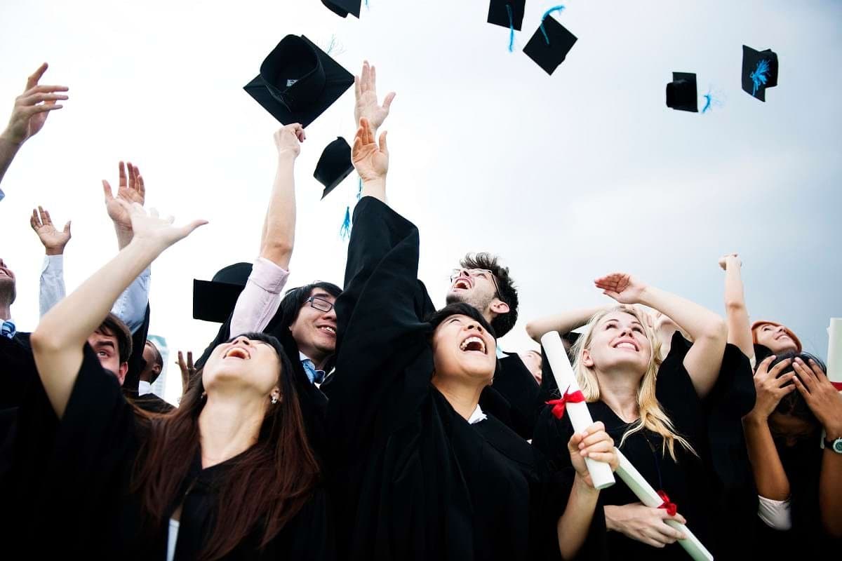 Finishing Your Undergraduate Degree: 6 Routes to Take After Graduation
