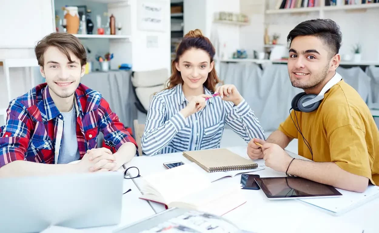 Top Courses in the UK for Sri Lankan Students