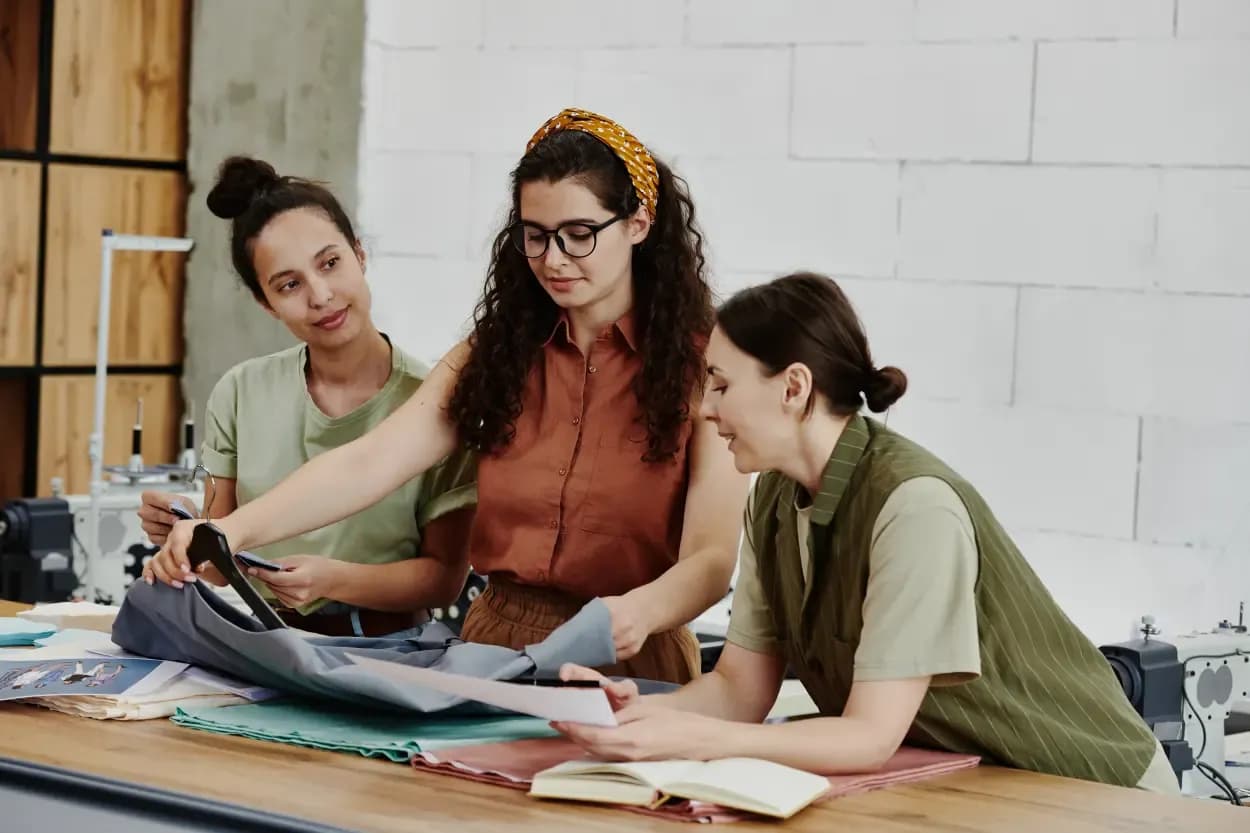 UKFT Unveils £670K Bursary for Leeds University Textile Programme