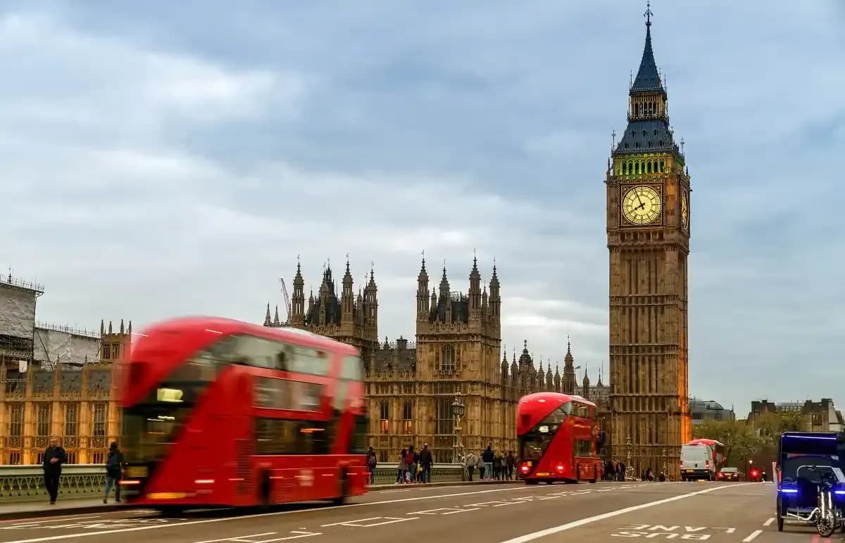 Updated Red-Amber-Green Lists for International Travelers in UK