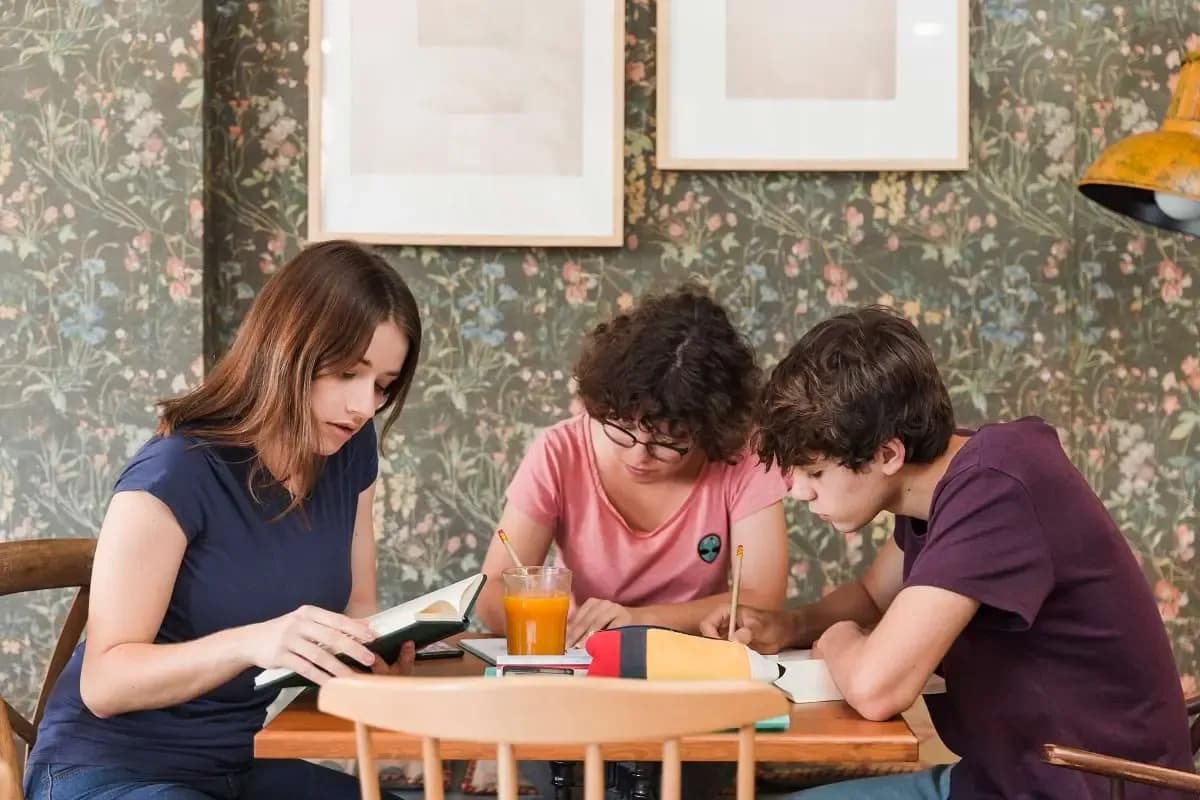 5 Useful Life Hacks for International Students in the UK